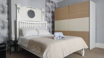 Apartment | 2 bedrooms, iron/ironing board, free WiFi, bed sheets