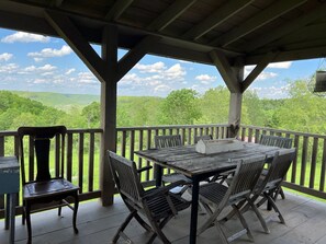 Outdoor dining - Driftless Log Cabin w/ Kickapoo Valley View (Readstown)