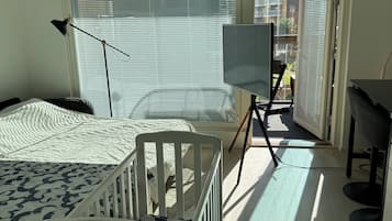 1 slaapkamer, een strijkplank/strijkijzer, wifi, beddengoed