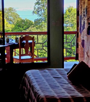 Dining - Willy's Fish Camp, Hillside, Ocean View rooms, walk to markets, trails, beaches (Bahia Drake)