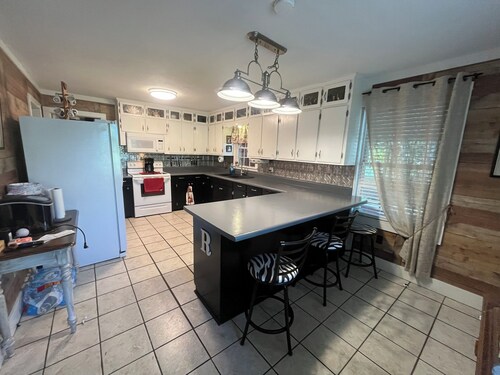 spacious  5 bedroom home