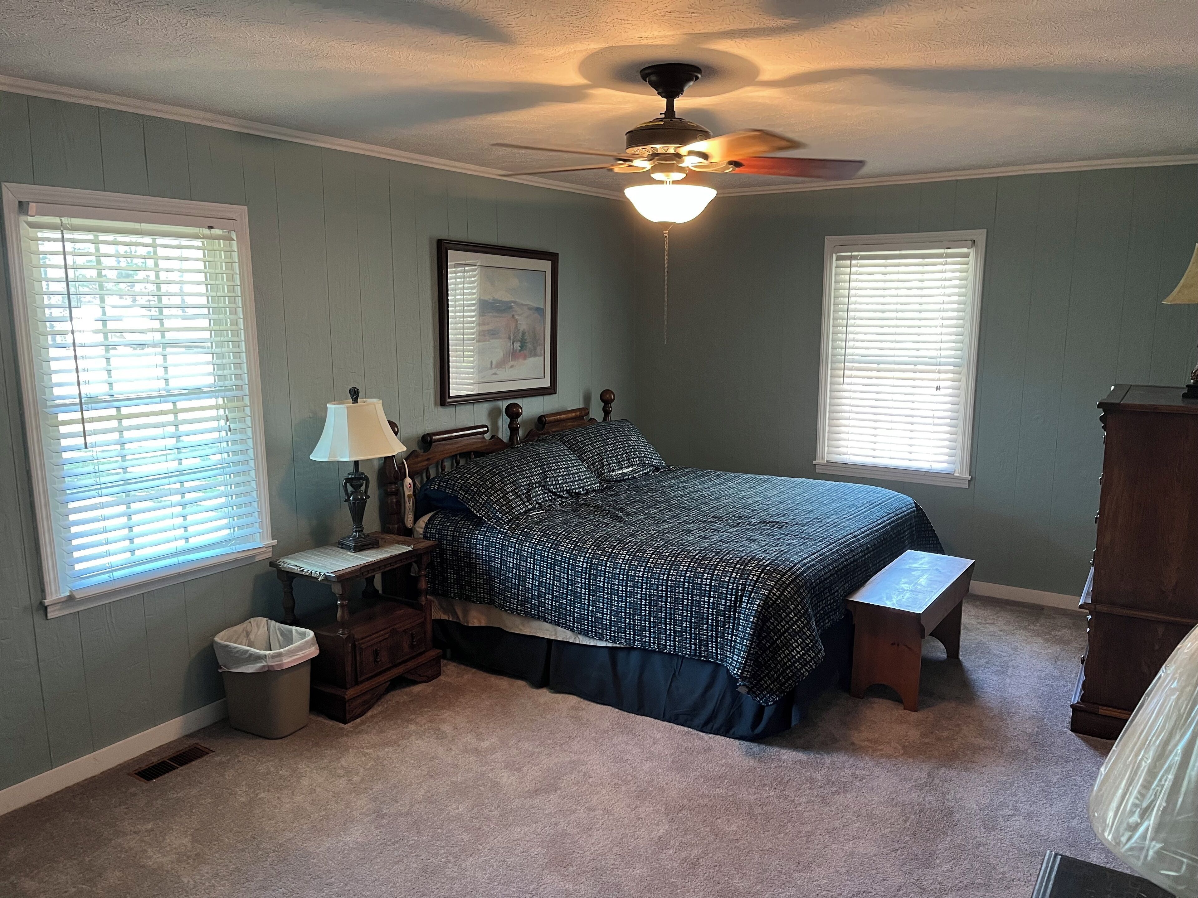 5 habitaciones, tabla de planchar con plancha, wifi y ropa de cama 