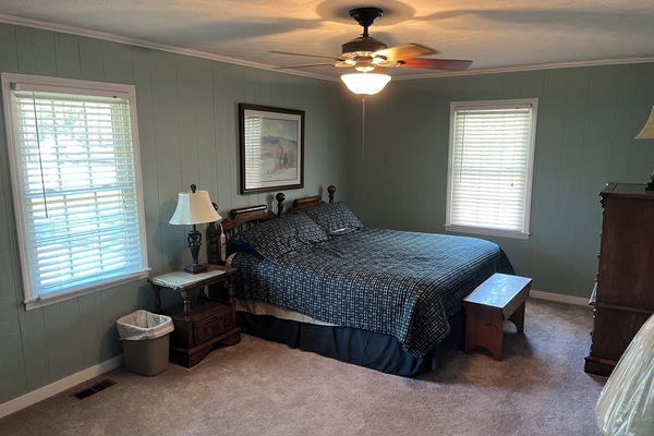 5 habitaciones, tabla de planchar con plancha, wifi y ropa de cama