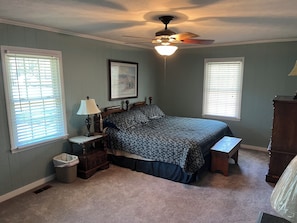 5 bedrooms, iron/ironing board, WiFi, bed sheets