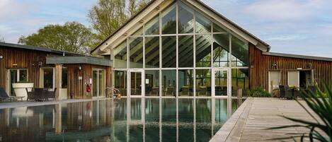 Piscine couverte, piscine extérieure