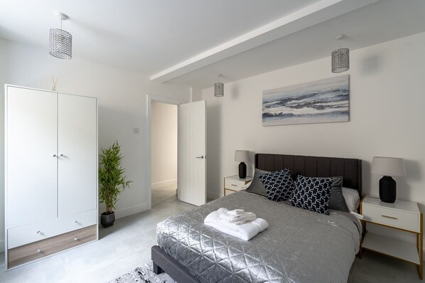 2 bedrooms, desk, iron/ironing board, free WiFi