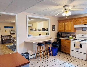 Réfrigérateur, micro-ondes, four, lave-vaisselle