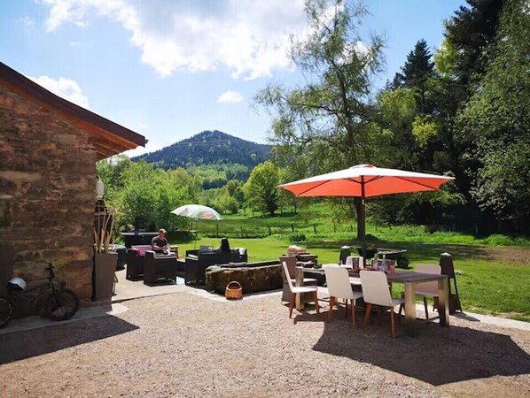 Outdoor dining