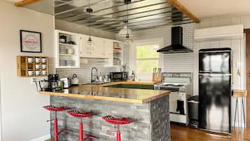 冰箱、微波炉、烤箱、炉灶