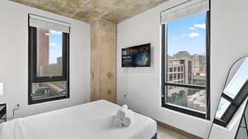 2 Schlafzimmer, Schreibtisch, Bügeleisen/Bügelbrett, Reisekinderbett