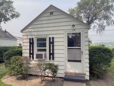 Cabin #117 A tranquil 1 bedroom with AC and WiFi 