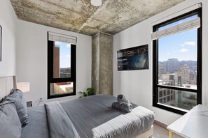 2 Schlafzimmer, Schreibtisch, Bügeleisen/Bügelbrett, Reisekinderbett