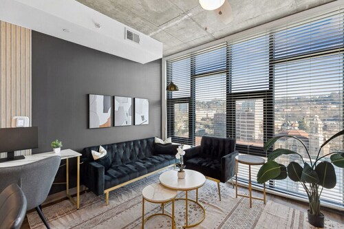 Live the High Life – Chic 2BR Apartment in BHM