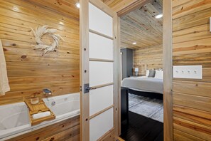 3 bedrooms, desk, iron/ironing board, travel crib