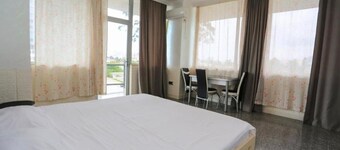 Charming bed & breakfast in fabulous Batumi with WiFi, AC