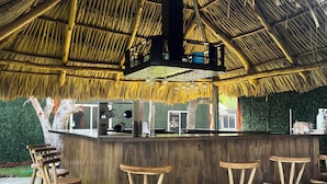 Bar ved bassenget