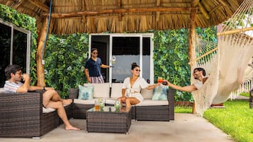 Suite | Ruang tamu | TV Pintar