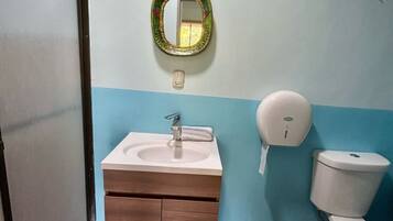 Standard Double Room | Bathroom