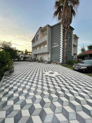 Front of property - VILA CANO (Durrës)