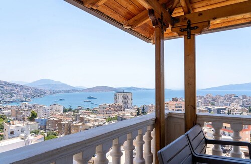 Penthouse Condo in Sarandë with views