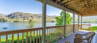 Wapato Lake Waterfront Retreat
