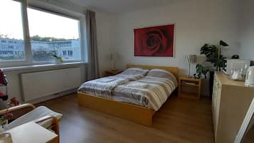 Habitación Confort con 1 cama matrimonial o 2 individuales, para no fumadores, vista al jardín | Escritorio, espacio para trabajar con laptop y wifi gratis