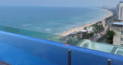 Serviced Aparthotel - 2 bedrooms, 3 balconies, beachfront, central, rooftop pool