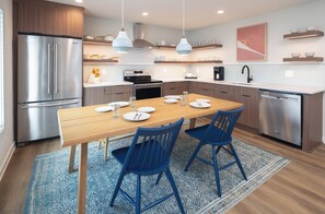 Suite Deluks, 2 kamar tidur, pemandangan samudra | Dapur pribadi