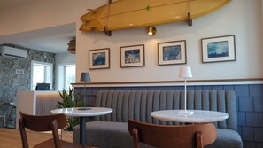 Lobby sitting area - Oceaneer (Carolina Beach)