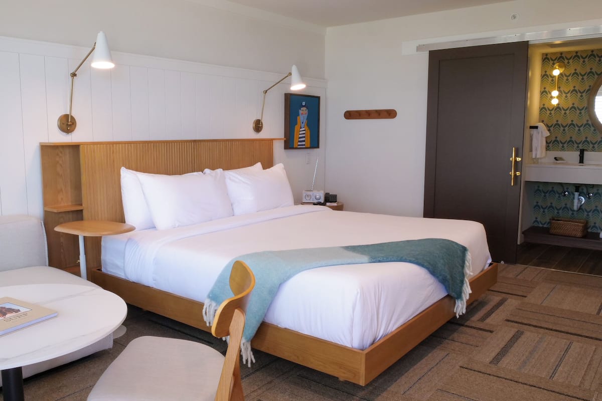 Habitación Deluxe, 1 cama King size, vista al océano | 2 habitaciones, ropa de cama de alta calidad y camas con pillow-top