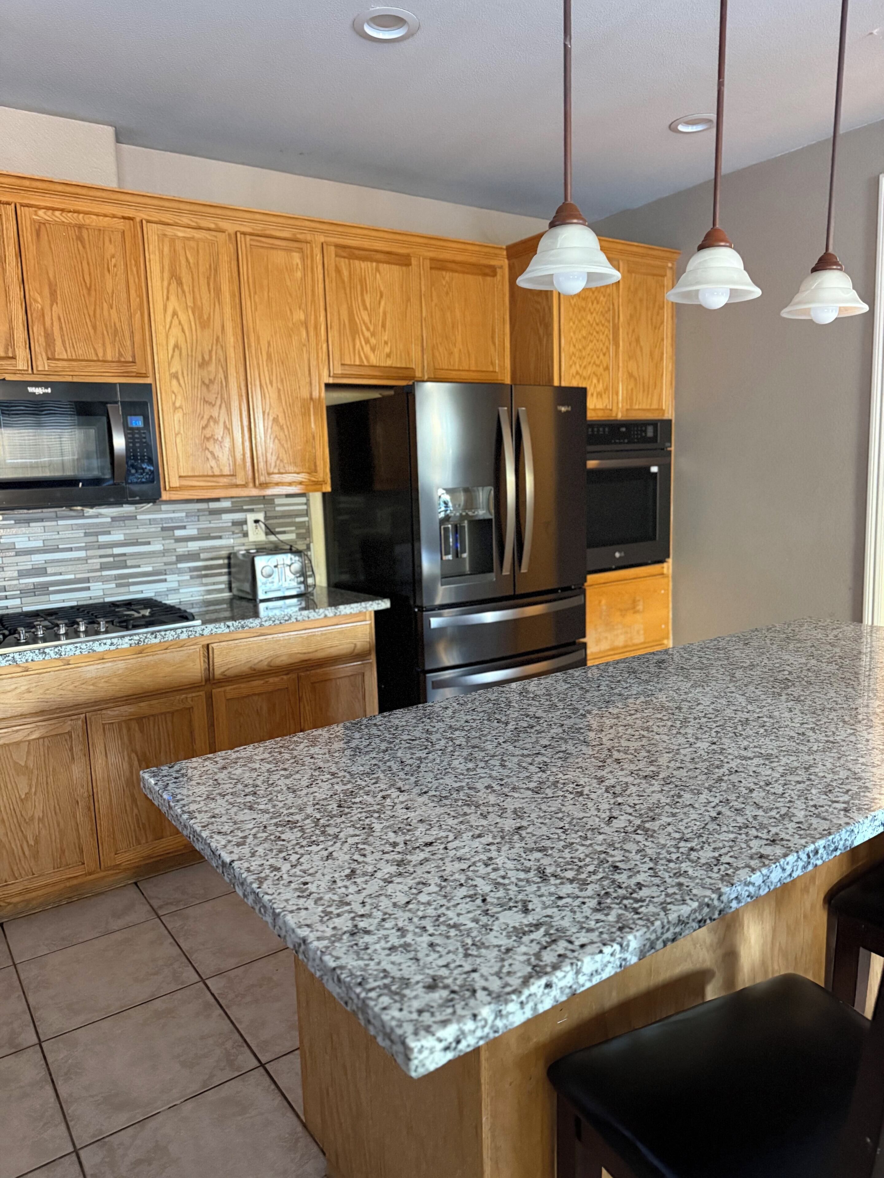 Frigorífic, microones, forn i placa de cuina 