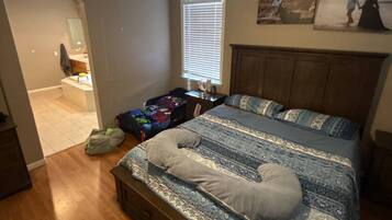 5 Schlafzimmer, Schreibtisch, Bügeleisen/Bügelbrett, kostenloses WLAN