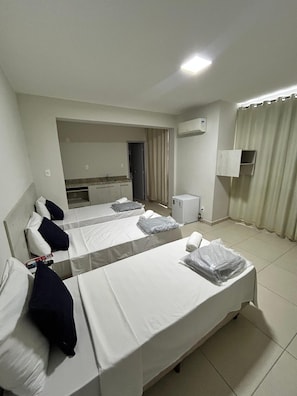 Standard Triple Room | Minibar, free WiFi, bed sheets - Campos RJ Center Hotel by Castelo Itaipava (Campos)