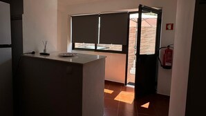 A kitchen with a central island, a window, and a fire extinguisher. - Akonxego&C.ia. Mourão - Capital of Alqueva. ☀️. (Mourão)