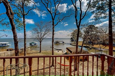 Magical Castle Retreat with lake access, private boat launch, sleeps up to 18!
