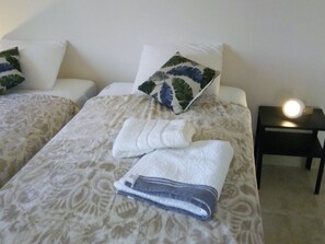 3 bedrooms, desk, iron/ironing board, WiFi