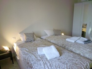 3 habitaciones, escritorio, tabla de planchar con plancha y wifi 