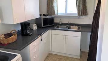 KĂŒhlschrank, Mikrowelle, Ofen, Herdplatte