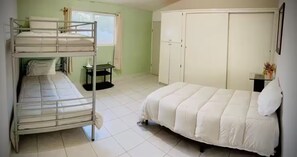 3 habitaciones, tabla de planchar con plancha, wifi y ropa de cama