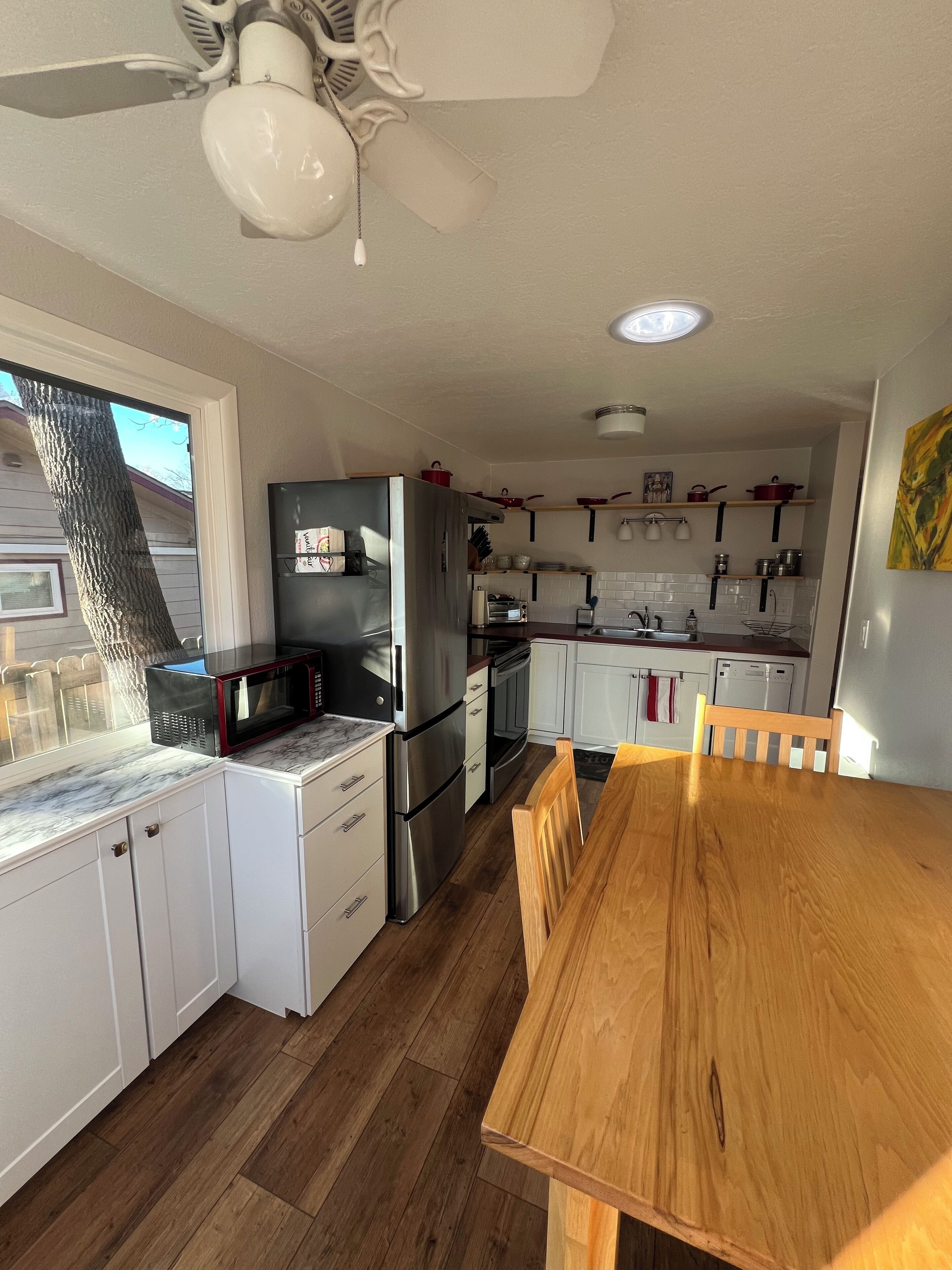 雪櫃、微波爐、焗爐、爐具