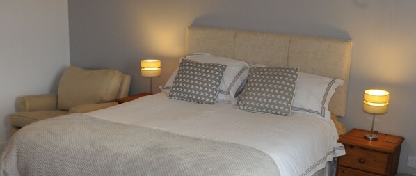 3 slaapkamers, een strijkplank/strijkijzer, wifi, beddengoed