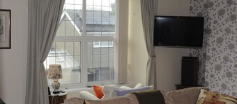 HUGE 3 BEDROOM TWO LEVEL HOME NEAR HARLECH-BEST LOCATION!!
