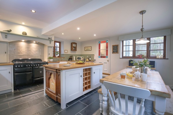 Chantry Cottage, Beaminster: The well-appointed kitchen diner
