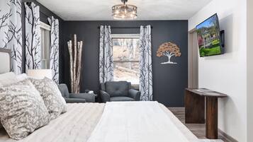 5 bedrooms, desk, iron/ironing board, travel crib