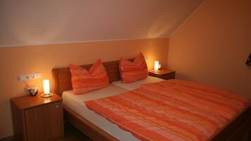 6 bedrooms, WiFi, bed sheets