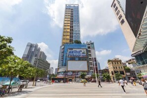 Unclassified image, 2 of 35, button - Jinyuan Projection Apartment (Beijing Road Pedestrian Street Store) (Guangzhou)