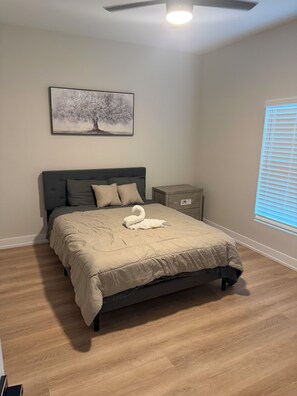 3 makuuhuonetta, silitysrauta/-lauta, Wi-Fi, vuodevaatteet