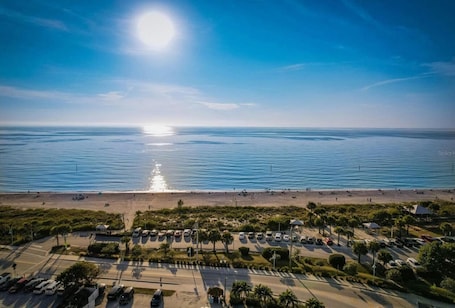 Beach. Brand new 3-bedroom house in sunny Port Charlotte.
