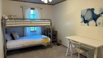 3 bedrooms, desk, iron/ironing board, free WiFi