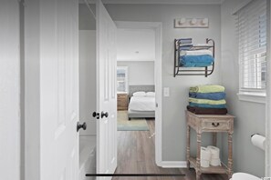 2 bedrooms, WiFi - Charming 2-bedroom house in delightful North Myrtle Beach with WiFi, AC (North Myrtle Beach)